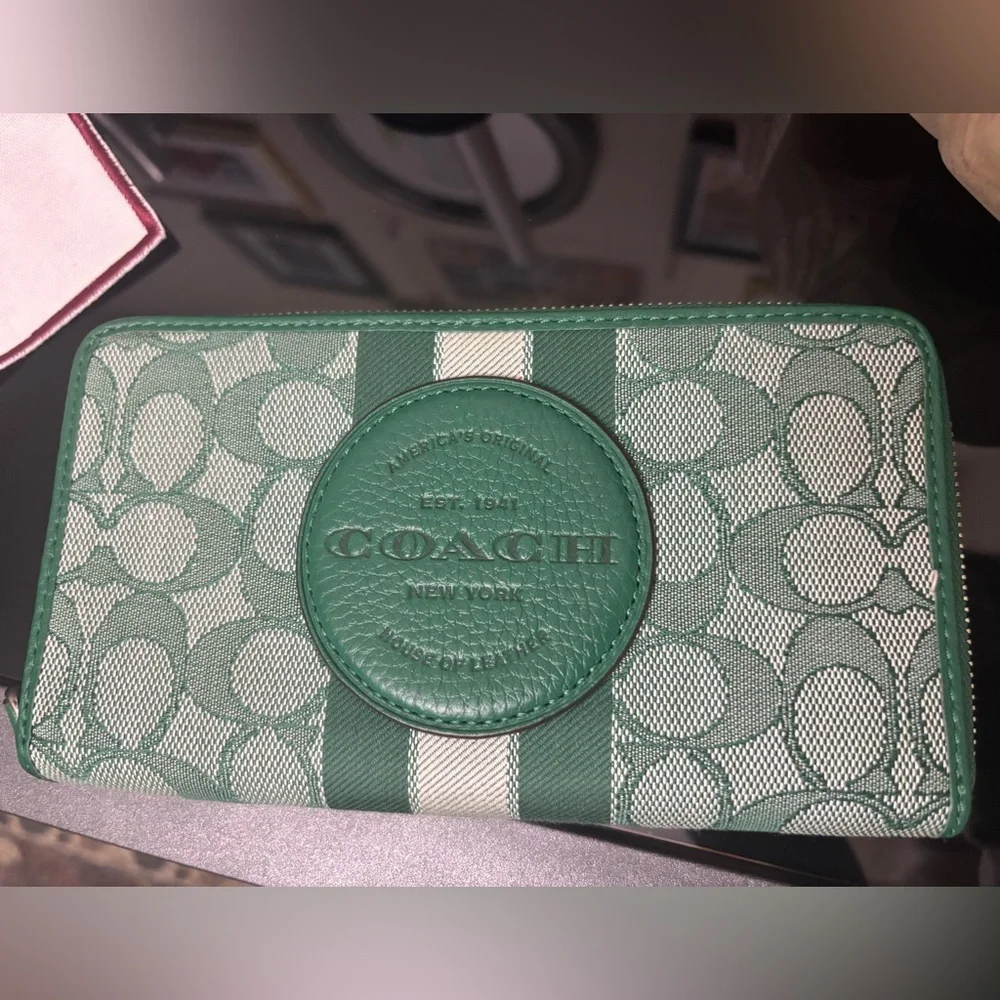Coach Dempsey Large Phone Wallet in Signature Jacquard With Stripe And Patch - Picture 7 of 8